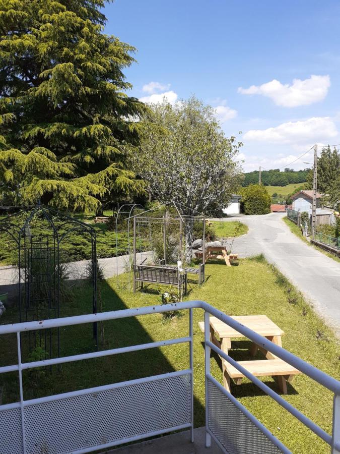 Hotel Les Remparts - Chez Dan Et Francois Bénévent-lʼAbbaye Esterno foto