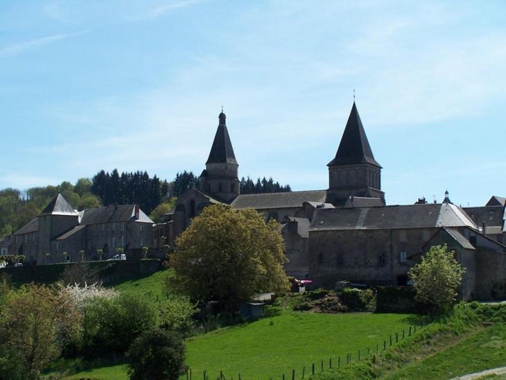 Hotel Les Remparts - Chez Dan Et Francois Bénévent-lʼAbbaye Esterno foto